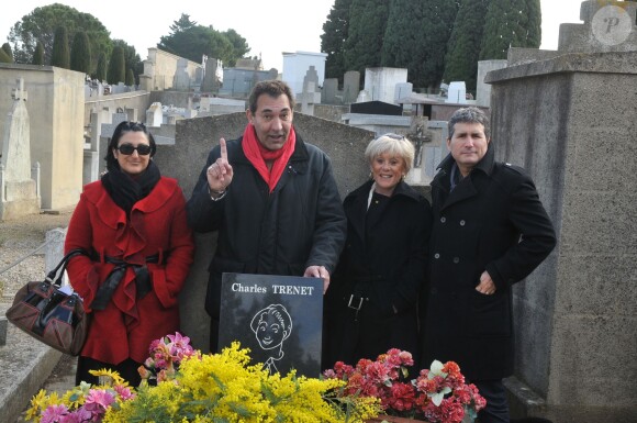 Georges El Assidi, l'ancien secrétaire et chauffeur de Charles Trenet a commémoré le 13e anniversaire de la mort du chanteur lors d'une cérémonie en présence d'amis et de représentants de la municipalité au cimetière ouest de Narbonne le 19 février 2014.