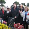 Georges El Assidi, l'ancien secrétaire particulier et chauffeur de Charles Trenet a commémoré le 13e anniversaire de la mort du chanteur lors d'une cérémonie en présence d'amis et de représentants de la municipalité au cimetière ouest de Narbonne le 19 février 2014.