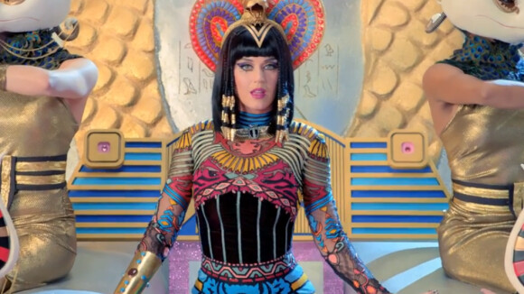 Katy Perry : Souveraine funky mais impitoyable dans le déluré ''Dark Horse''