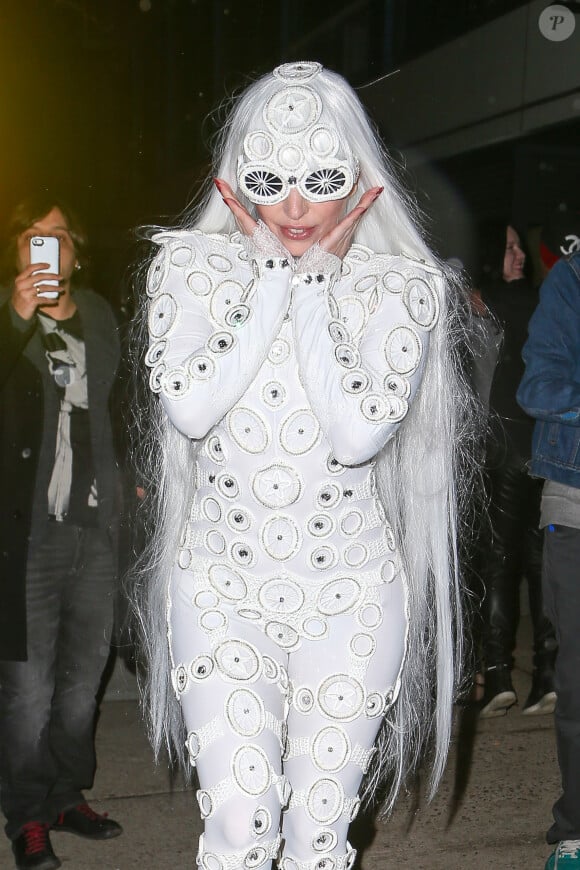 Lady Gaga encore une fois excentrique dans les rues de New York, le 20 février 2014.