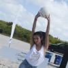 Le mannequin Sara Sampaio participe au Celebrity Chef Volleyball Tournament de Sports Illustrated Swimsuit, sur une plage de Miami. Le 20 février 2014.