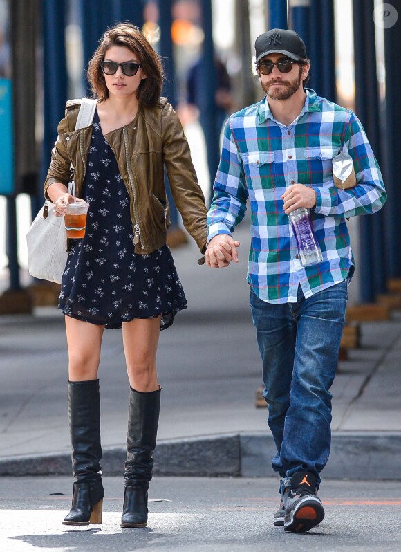Jake Gyllenhaal et sa petite amie Alyssa Miller à New York, le 21 septembre 2013.