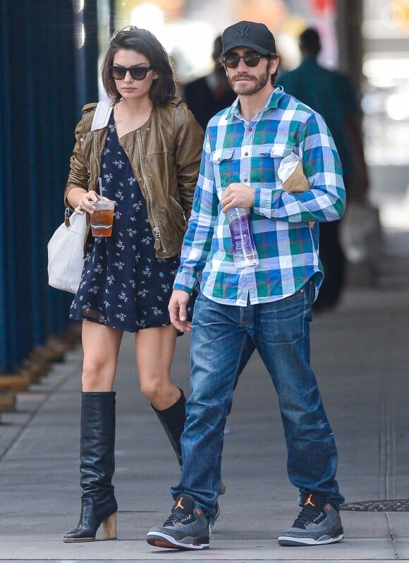 Jake Gyllenhaal et sa petite amie Alyssa Miller dans les rues a New York, Le 21 septembre 2013.