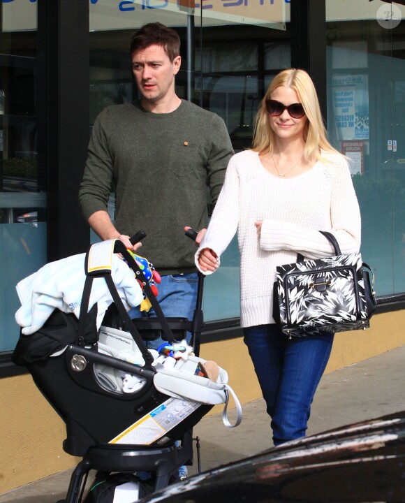 Jaime King, son mari Kyle Newman et leur fils James à West Hollywood, le 31 janvier 2014.