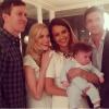 Jessica Alba et Topher Grace, marraine et parrain fiers du petit James Knight, fils de Jaime King et de Kyle Newman, le 21 février 2014.