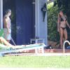 Joanna Krupa des Real Housewives de Miami se délecte en bikini du soleil dans le jardin de sa propriété de Miami le 16 février 2014