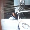 Tamara Ecclestone, enceinte, à la recherche de sa voiture familiale, une Porsche Panamera d'une valeur minimum de 100 000 euros, le 25 février 2014 à Londres
