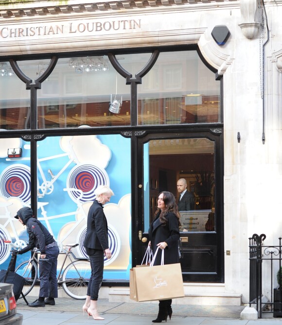 Tamara Ecclestone s'est offert quelques paires de chaussures de chez Christian Louboutin, le 25 février 2014 à Londres