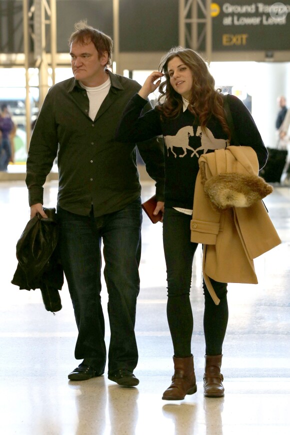 Quentin Tarantino avec une mystérieuse femme au LAX, Los Angeles, en partance pour Paris, le 26 février 2014.