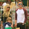 Robbie Keane avec sa femme Claudine et leur fils Robert (4 ans) à Los Angeles le 26 février 2014.