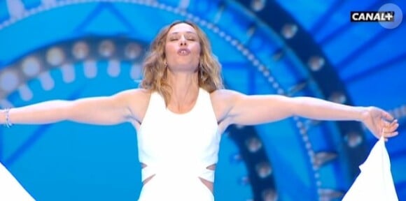 Cécile de France fait le show lors de la cérémonie des César 2014.