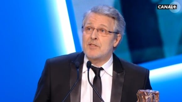 Nicolas Marié reçoit le César du meilleur scénario original à la place d'Albert Dupontel lors de la cérémonie des César 2014.