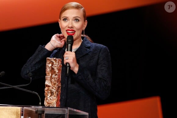 Scarlett Johansson (César d'honneur) pendant la 39e cérémonie des César au théâtre du Châtelet à Paris le 28 février 2014.