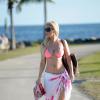 Exclusif - La playmate Ana Braga profite d'une journée ensoleillée sur une plage de Miami, le 27 février 2014.