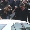 Brad Pitt et Angelina Jolie signent des autographes en arrivant au Film Independent Spirit Awards à Los Angeles Le 1er mars 2014
