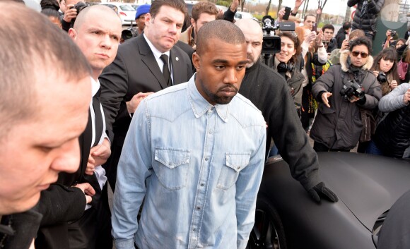 Kanye West arrive au Tennis Club de Paris pour assister au défilé Céline automne-hiver 2014-2015. Paris, le 2 mars 2014.