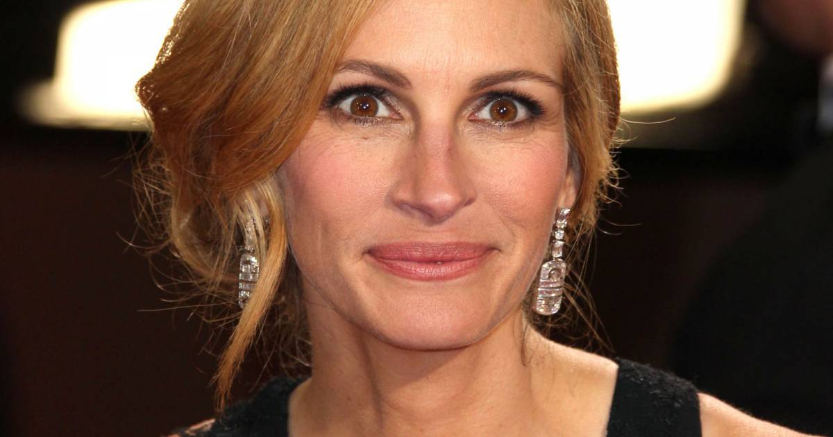 Julia Roberts Aux Yeux De Tous Julia Roberts, blonde lumineuse aux Oscars, affiche son sourire face au