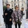 Olivia Palermo quitte la boutique Dior avec son fiancé Johannes Huebl, habillée en Valentino et chaussée en Rebecca Minkoff. Paris, le 4 mars 2014.