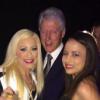 Bill Clinton et deux prostituées, Barbie Girl et Ava Adora, à Los Angeles le 27 février 2014.