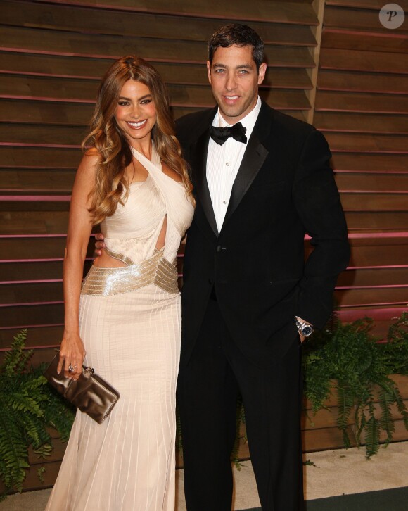 Sofia Vergara et son fiancé Nick Loeb à la Vanity Fair Oscar Party, au Sunset Plaza, West Hollywood, le 2 mars 2014.