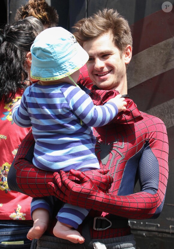 Andrew Garfield sur le tournage du film The Amazing Spider-Man 2 à New York le 22 juin 2013
