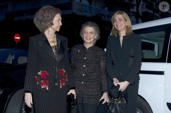 L'infante Cristina d'Espagne, souriante avec la reine Sofia et la princesse Irene, assistait le 5 mars 2014 à Athènes à la projection d'un documentaire consacré au roi Paul Ier de Grèce.