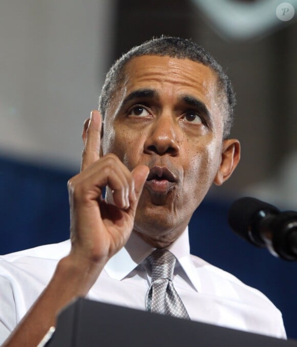 Barack Obama s'exprime face aux étudiants de Coral Reef, à Miami en Floride, le vendredi 7 mars 2014.