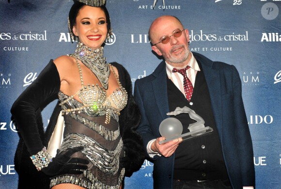 Jacques Audiard récompensé lors de la 8e cérémonie des Globes de Cristal au Lido à Paris le 4 février 2013.