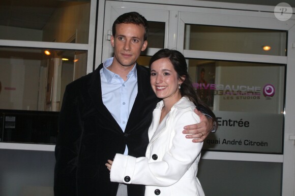 Laurent de Villiers et son épouse devant les studios de Canal + le 2 novembre 2011
