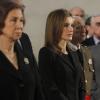 La reine Sofia, la princesse Letizia, l'infante Elena d'Espagne et le roi Juan Carlos Ier, lors de la cérémonie d'hommage aux victimes des attentats de Madrid, en la Cathédrale de l'Almudena, à Madrid, le 11 mars 2014.