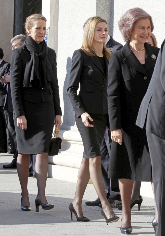 La reine Sofia, la princesse Letizia, l'infante Elena d'Espagne lors de la cérémonie d'hommage aux victimes des attentats de Madrid, en la Cathédrale de l'Almudena, à Madrid, le 11 mars 2014.