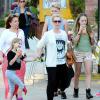 Jennie Garth en compagnie de ses filles Luca Bella Facinelli et Fiona Eve Facinelli dans les rues de Los Angeles, le 13 mars 2014.