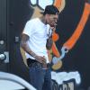 Chris Brown fait des graffitis sur un mur à Miami, le 26 mars 2013.