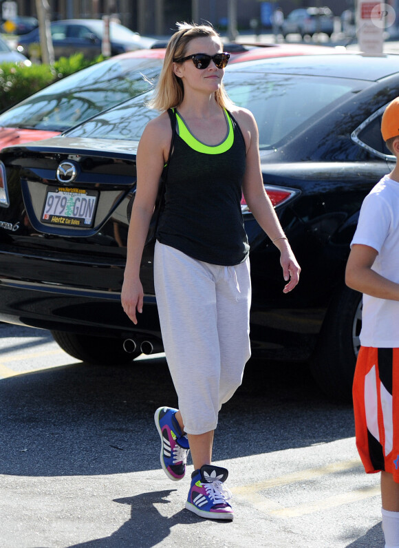 Reese Witherspoon sort de son cours de gym à Brentwood, le 16 mars 2014.