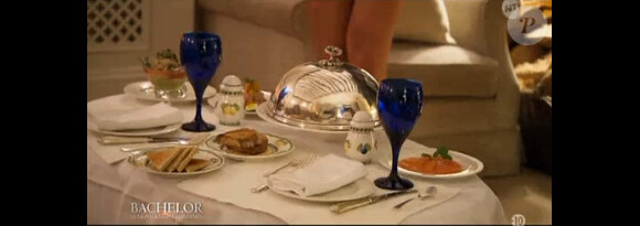 Une jolie table est dressée pour son rendez-vous avec Megghann (Bachelor 2014, épisode 4 diffusé sur NT1 le lundi 17 mars 2014.)