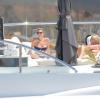 Kate Moss se dore la pilule sur le Lionheart, le yacht de son ami milliardaire Sir Philip Green. Gustavia, Saint-Barthélemy, le 17 mars 2014.