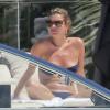 Kate Moss, en bikini, se dore la pilule sur le Lionheart, le yacht de son ami milliardaire Sir Philip Green. Gustavia, Saint-Barthélemy, le 17 mars 2014.