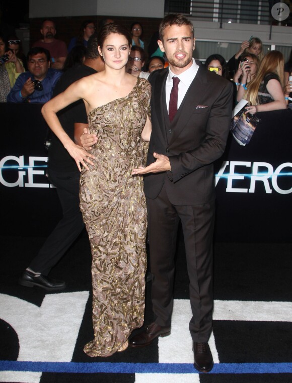 Theo James et Shailene Woodley à la première du film Divergente au Regency Village Theater à Westwood, le 18 mars 2014.