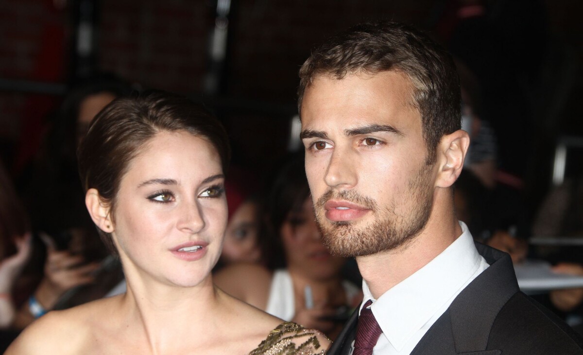 Photo : Theo James et Shailene Woodley à la première du film Divergente au  Regency Village Theater à Westwood, le 18 mars 2014. - Purepeople