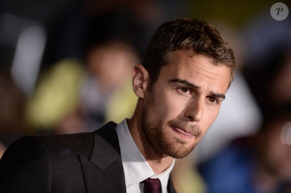 Theo James à la première du film Divergente au Regency Village Theater à Westwood, le 18 mars 2014.