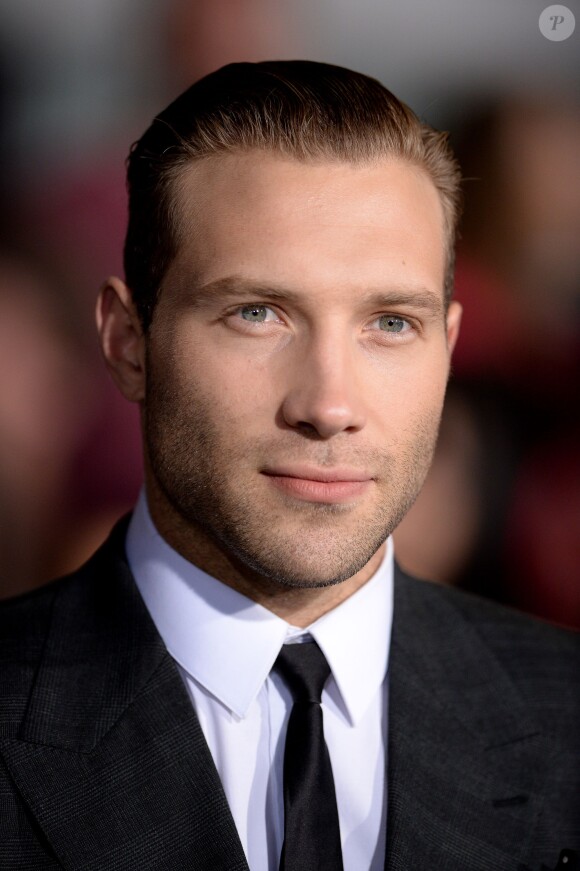 Jai Courtney à la première du film Divergente au Regency Village Theater à Westwood, le 18 mars 2014.