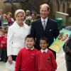 Le prince Edward et la comtesse Sophie de Wessex en visite à l'école primaire Robert Browning à Londres le 10 mars 2014, le jour des 50 ans de son époux le prince Edward.