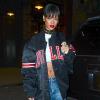 Rihanna arrive au VIP Room à New York, habillée d'une veste Starter à l'effigie des Chicago Bulls, d'un collier Annelise Michelson, d'un jean Acne Studios et d'un sac à dos Stella McCartney. Le 16 mars 2014.