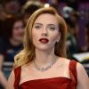 Scarlett Johansson en Vivienne Westwood à la première du film Captain America : Le Soldat de l'Hiver, à Londres, le 20 mars 2014.