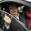 Bernard Tapie devant le siège de Nice-Matin, le 20 décembre 2012 à Nice, répondant aux questions des journalsites