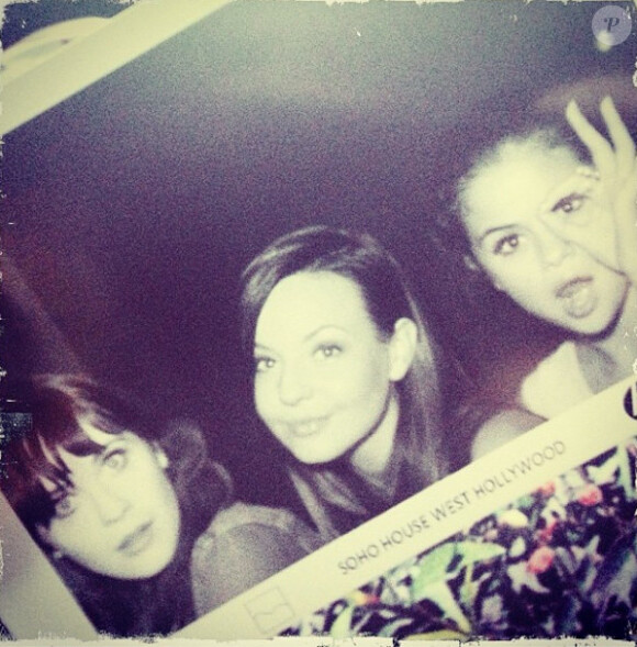 Selena Gomez passe une soirée entre filles avec Zooey Deschanel et une autre amie, jeudi 20 mars 2014.