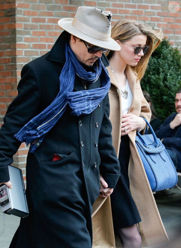 Johnny Depp et sa fiancée Amber Heard : Les amoureux quittent leur hôtel main dans la main, à New York, le 22 mars 2014