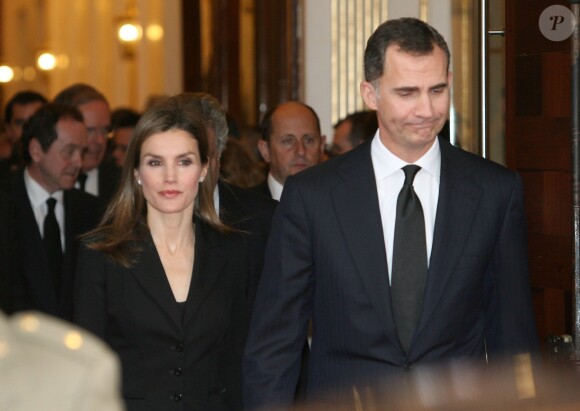 Le prince Felipe et la princesse Letizia d'Espagne au Congrès à Madrid le 24 mars 2014 pour rendre les derniers hommages à Adolfo Suarez, dont la dépuille était exposée dans une chapelle ardente.