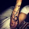 Justin Bieber dévoile ses derniers tatouages réalisés par Seunghyun Jo, le 25 mars 2014.