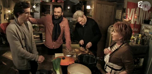 Marion Game, Baptiste Lecaplain, Tchéky Karyo et Frédéric Lopez dans La Parenthèse Inattendue, sur France 2 le mercredi 26 mars 2014.